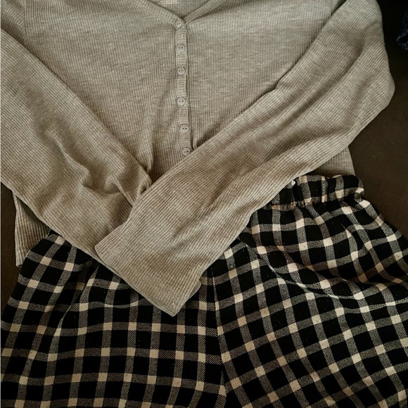 Gray Ribbed Cardigan and Black Checkered Shorts - Picture 1 of 3